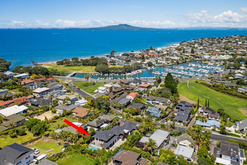 3/23 Commodore Parry Road, Castor Bay, Auckland - Carousel 2
