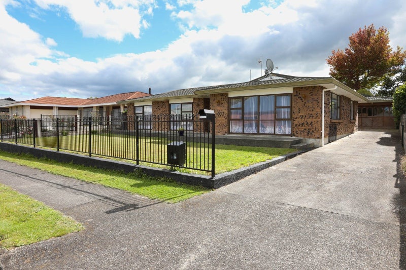 119 Guy Street, Dannevirke - Carousel 1