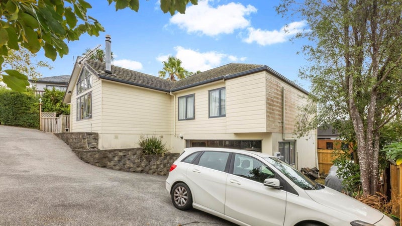 9 Loughanure Place, Massey, Auckland - Carousel 1