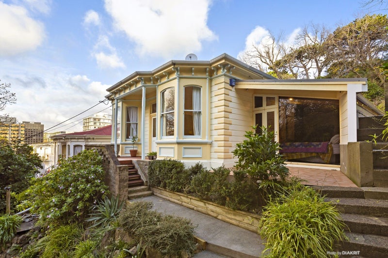 25 Everton Terrace, Kelburn, Wellington - Carousel 1