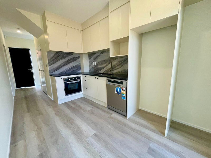 40 Friesian Drive, Mangere, Auckland - Carousel 2