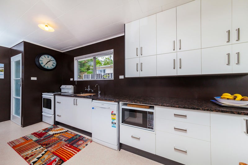 15 Garton Drive, Massey, Auckland - Carousel 2