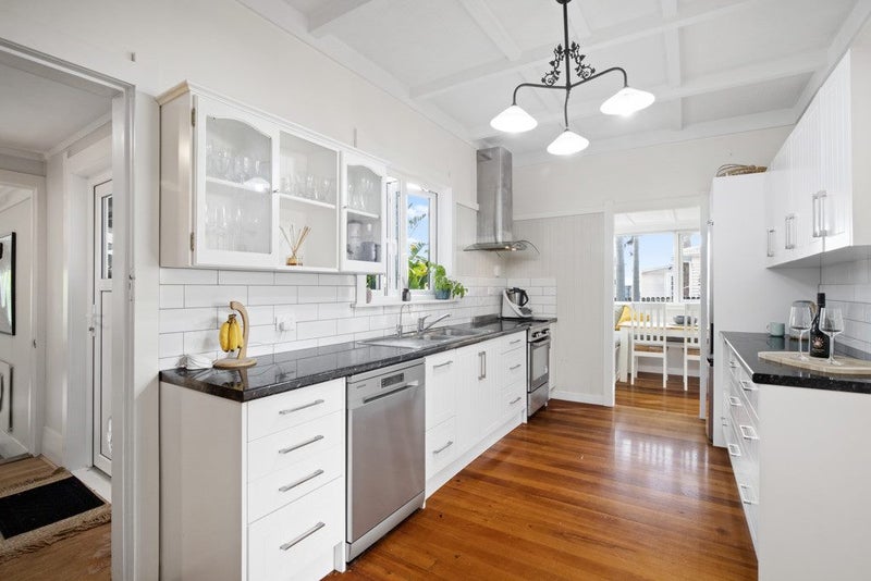 18 Racecourse Road, Waiuku, Waiuku - Carousel 2