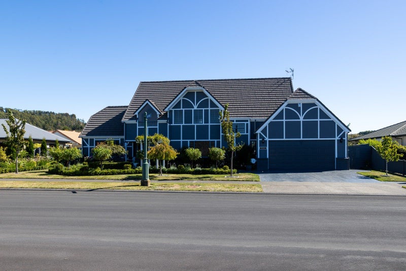 38 Kensington Drive, Taradale, Napier - Carousel 1