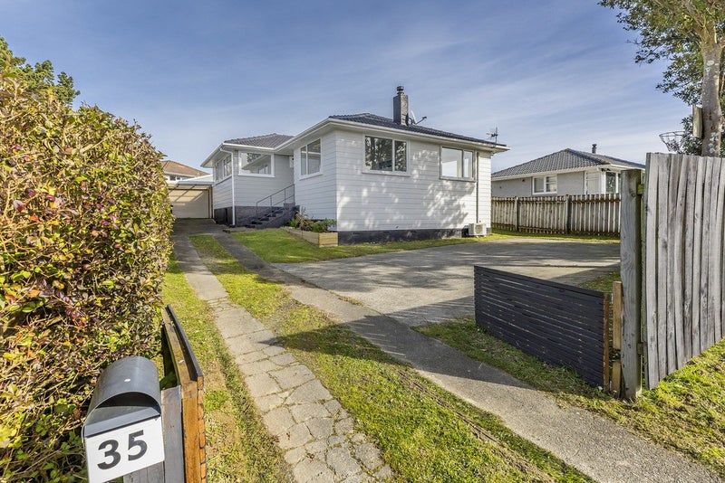 35 Beauzami Crescent, Ascot Park, Porirua - Carousel 1