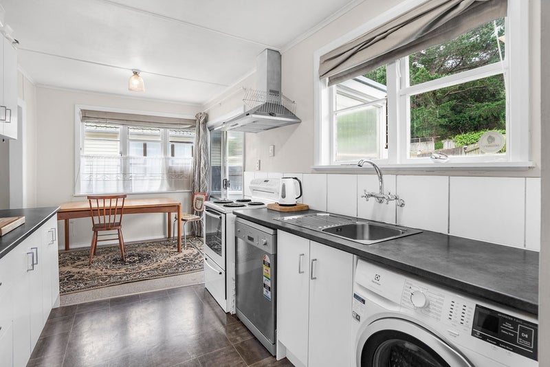 200 Waddington Drive, Naenae, Lower Hutt - Carousel 1