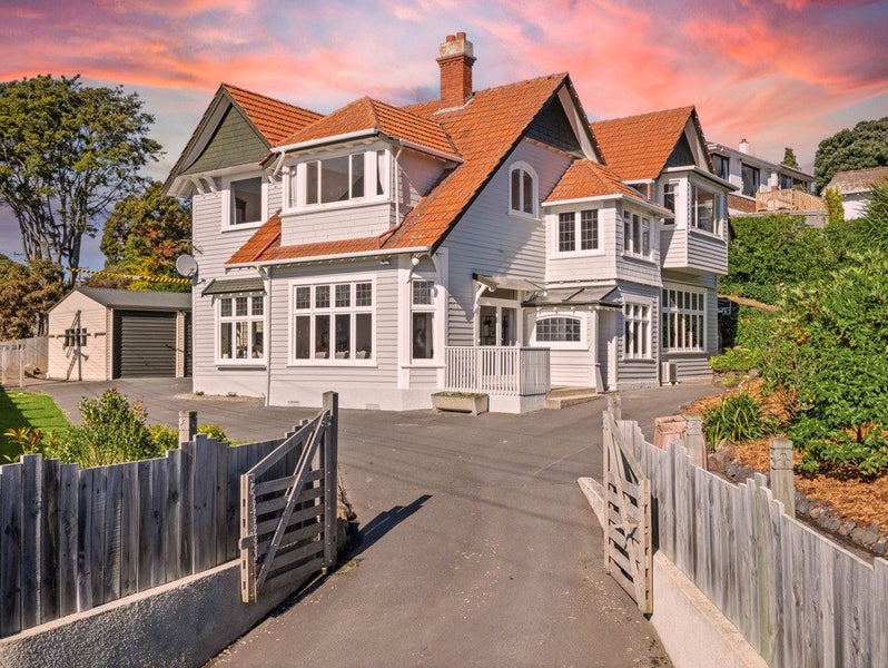 70 Easther Crescent, Kew, Dunedin - Carousel 1