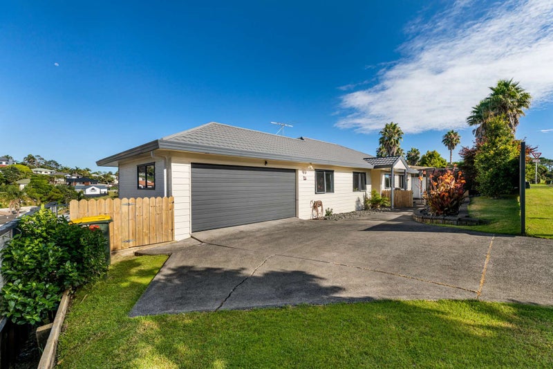 3 Coralsea Way, Arkles Bay, Whangaparaoa - Carousel 1