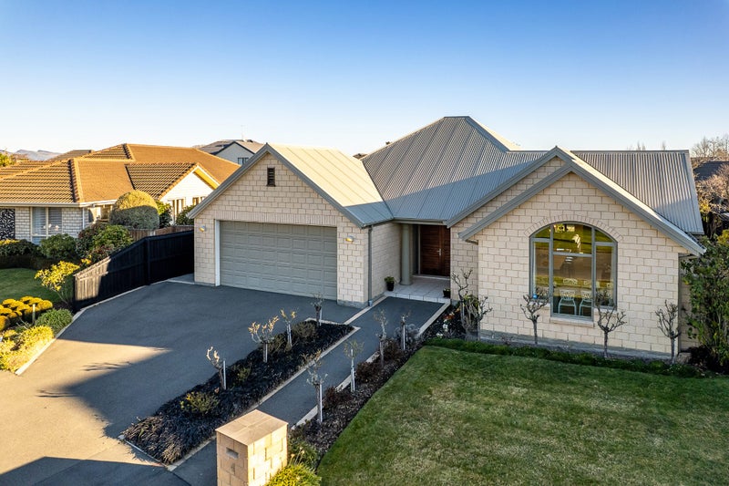 4 Dinglebay Place, Casebrook, Christchurch - Carousel 1