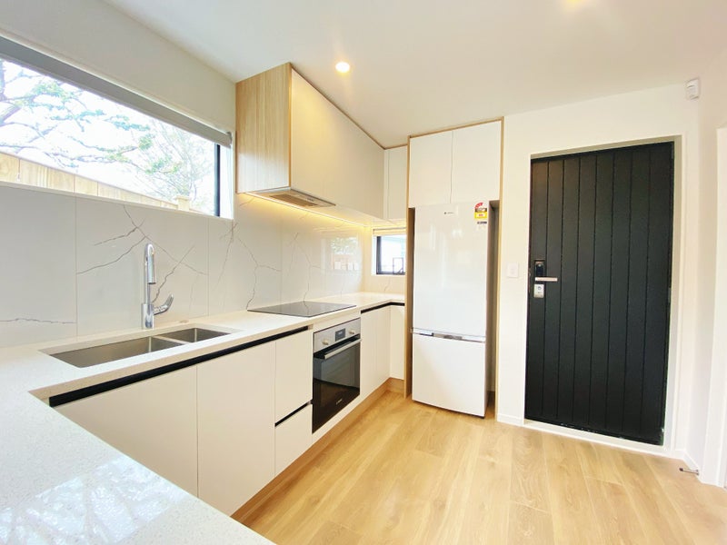 18D Arrow Road, Forrest Hill, Auckland - Carousel 2