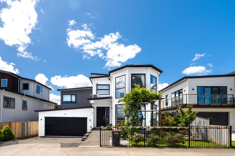 7 Keiha Crescent, Massey, Auckland - Carousel 2