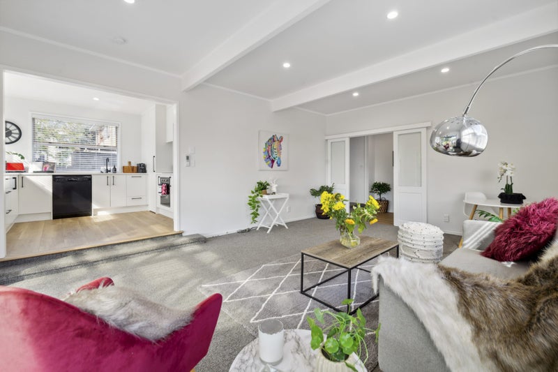 28 Ridgemount Rise, Mangere Bridge, Auckland - Carousel 2