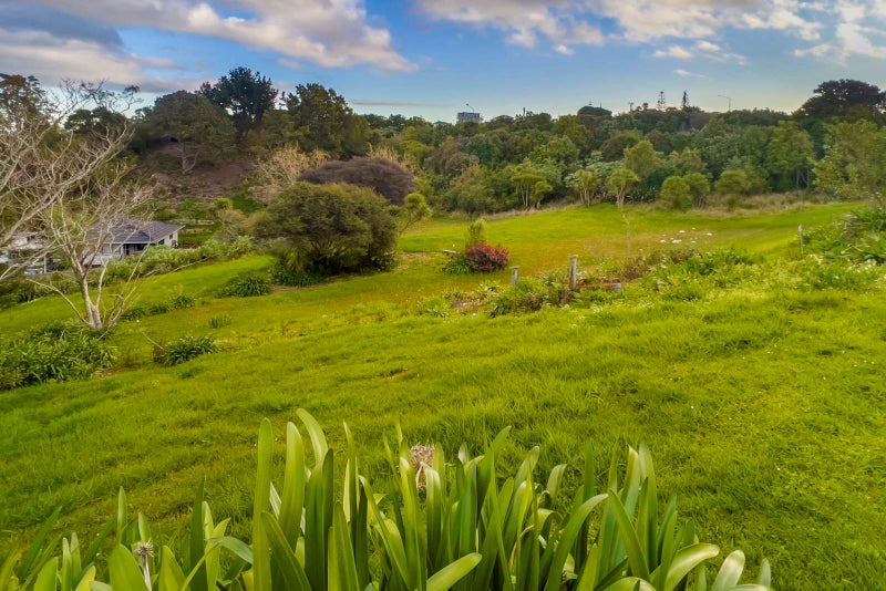 221A Sunset Road, Sunnynook, Auckland - Carousel 2