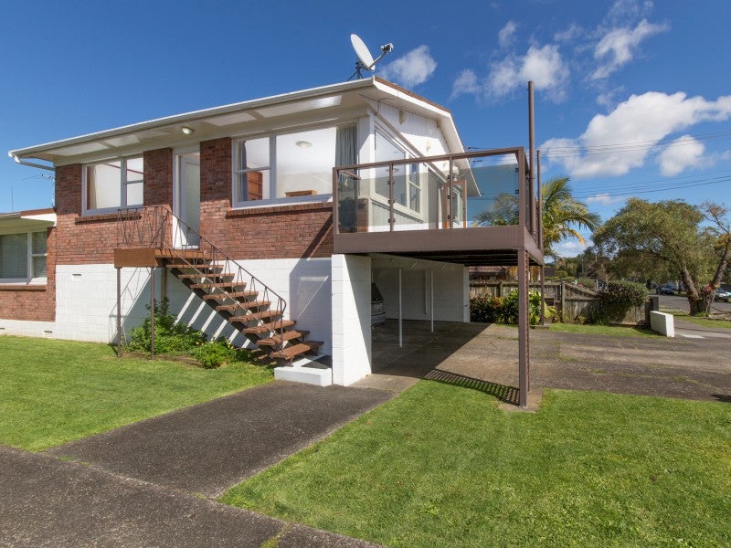 1/28 St Michaels Avenue, Point Chevalier, Auckland - Carousel 1