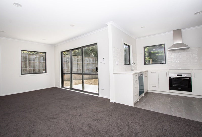 2/21 MacCallum Court, Rototuna, Hamilton - Carousel 2