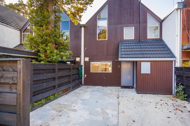 2/341 College Street, West End, Palmerston North - Carousel 1