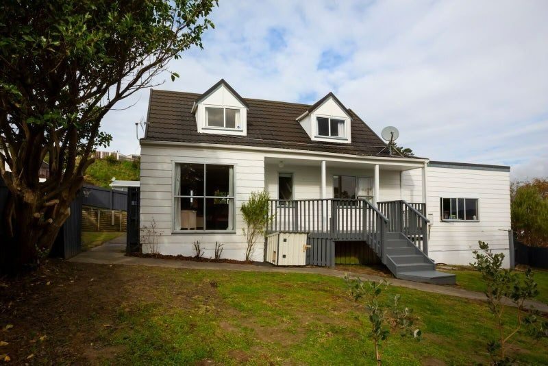11 Adventure Drive, Whitby, Porirua - Carousel 1