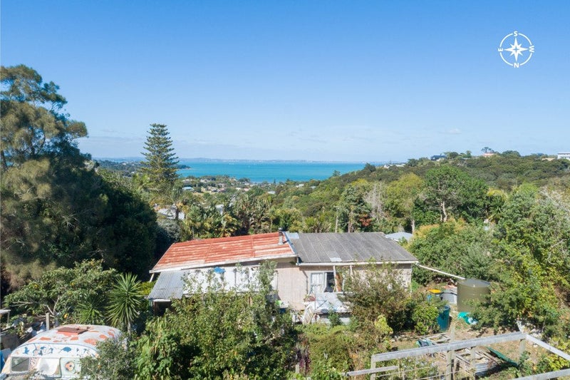 41 Beresford Avenue, Surfdale, Waiheke Island - Carousel 1