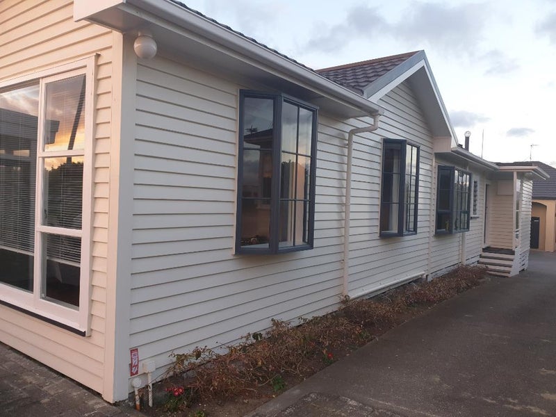 40 Mana Esplanade, Paremata, Porirua - Carousel 1