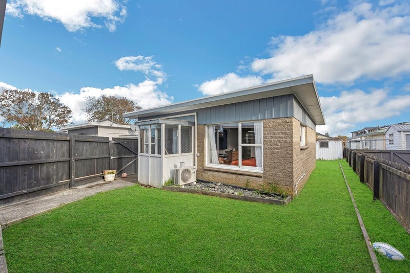 1/4 Gibbs Road, Manurewa, Auckland - Carousel 2