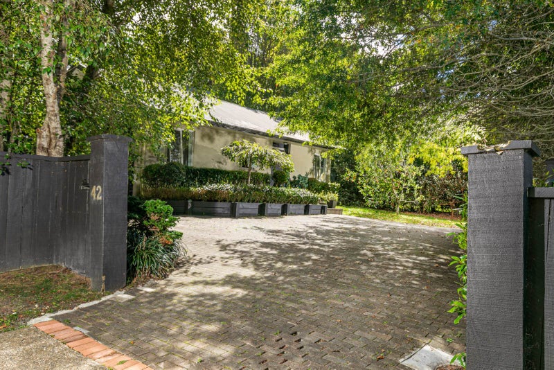 42 Isobel Road, Greenhithe, Auckland - Carousel 1