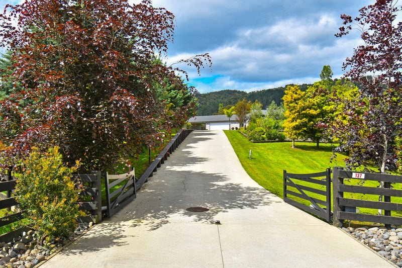 137 Falls Road, Papakura - Carousel 35