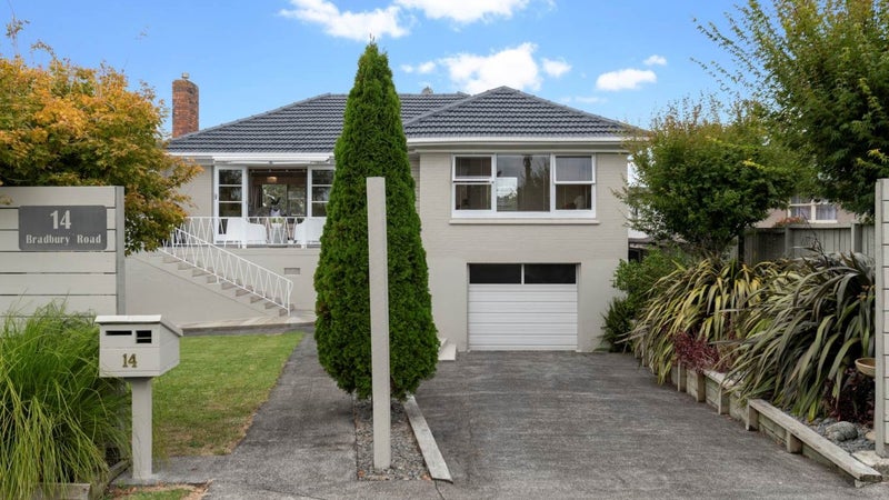 14 Bradbury Road, Botany Downs, Auckland - Carousel 1