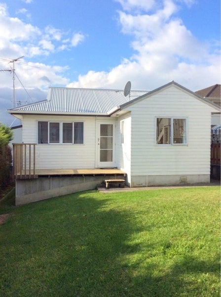 15 Lincoln Terrace, Gate Pa, Tauranga - Carousel 1