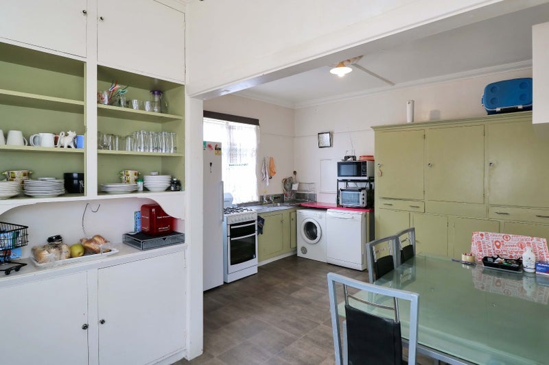 8 Junction Street, Fairfield, Lower Hutt - Carousel 2