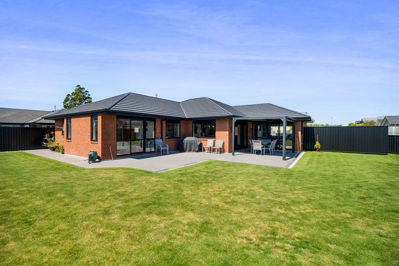 11 Cooke Farm Grove, Waiwhakaiho, New Plymouth - Carousel 2