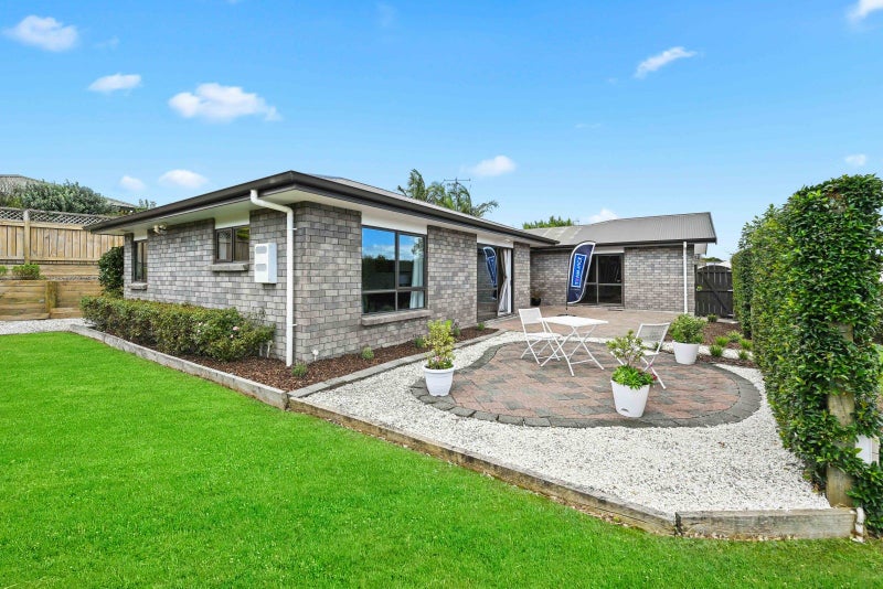 30 Pointon Glade, Grandview Heights, Hamilton - Carousel 1