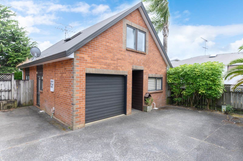 18/37 Fields Parade, Oteha, Auckland - Carousel 1