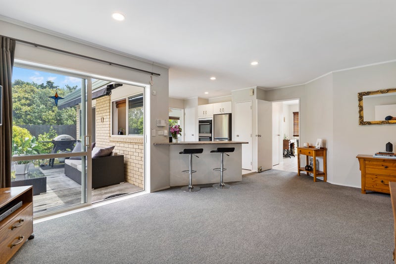 15 Bard Place, Golflands, Auckland - Carousel 35