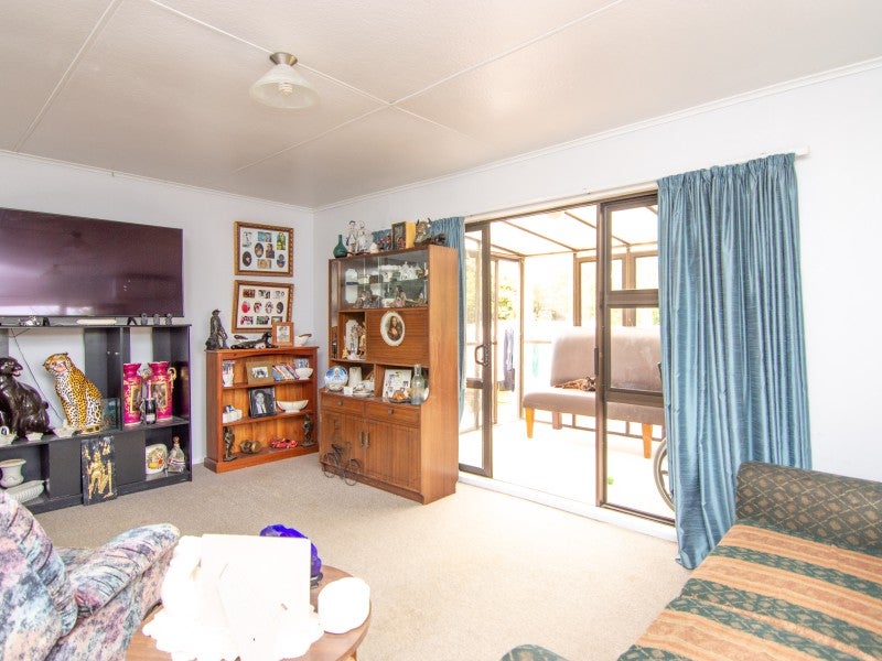 12 Rochester Street, Awapuni, Palmerston North - Carousel 2