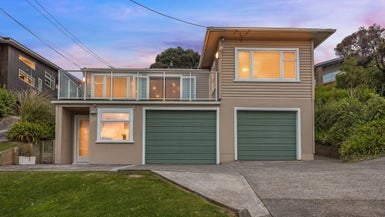 28 Paremata Crescent, Paremata, Porirua - Carousel 1