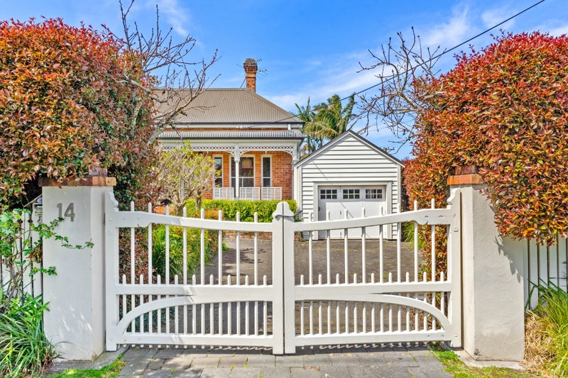 14 Eversleigh Road, Belmont, Auckland - Carousel 2