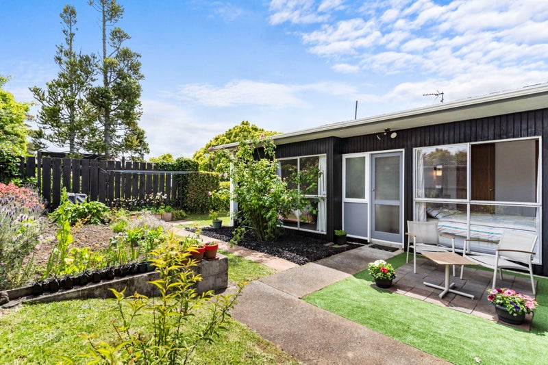 1/109A Te Atatu Road, Te Atatu South, Auckland - Carousel 1
