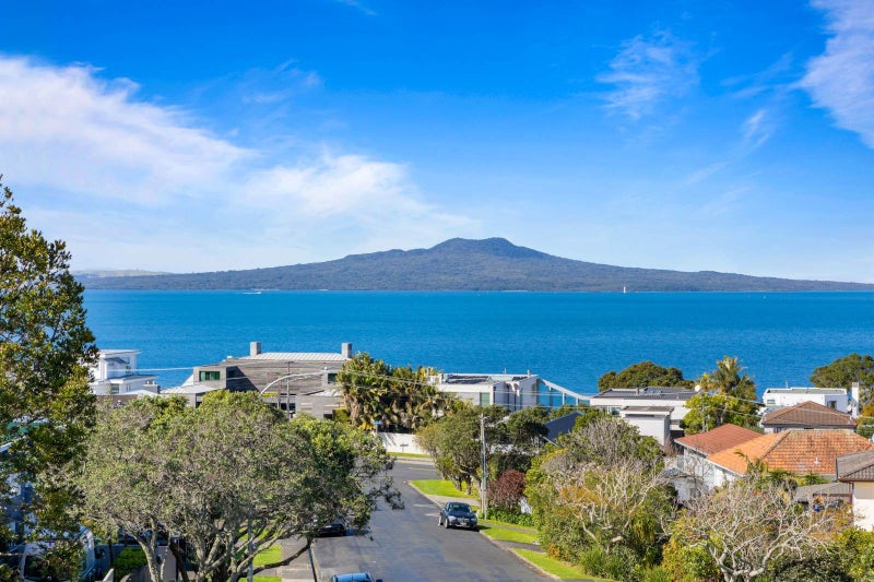 4D Rahopara Street, Castor Bay, Auckland - Carousel 2