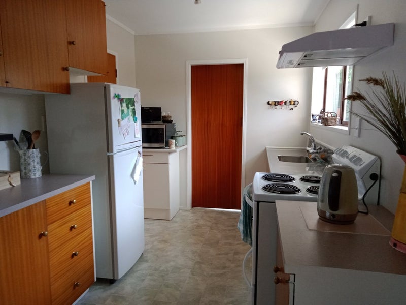 2/8 Tatua Place, Conifer Grove, Takanini - Carousel 2