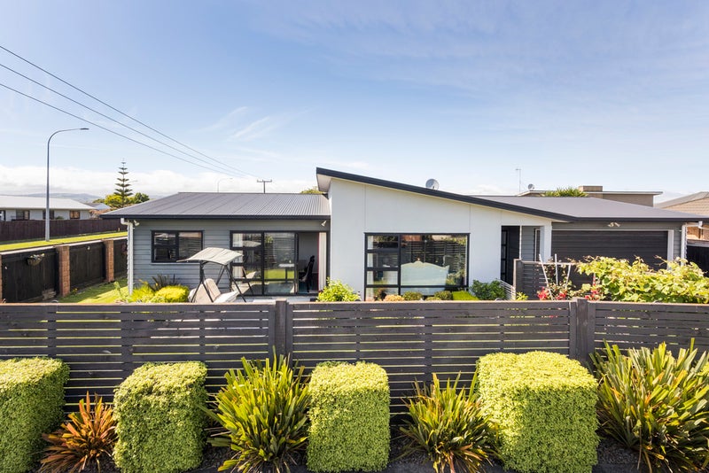 1 Angelina Way, Kelvin Grove, Palmerston North - Carousel 1