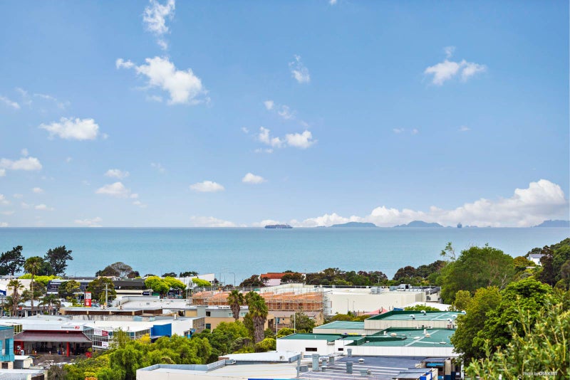 8 Nigel Road, Browns Bay, Auckland - Carousel 1