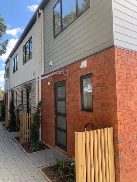 4F Pinedale Place, Henderson, Auckland - Carousel 2