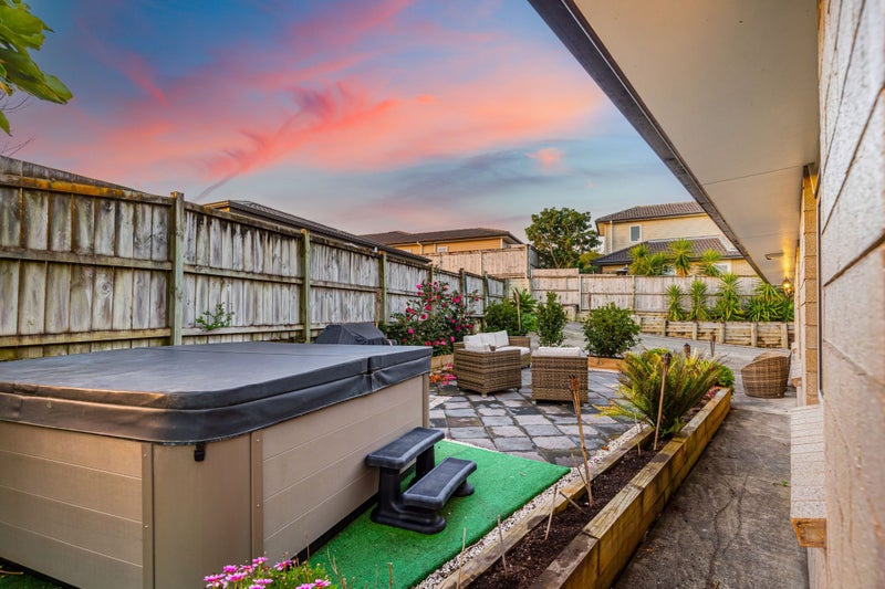 12 Nirmal Place, Sunnyvale, Auckland - Carousel 2