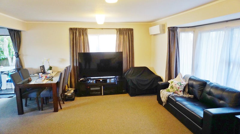 2/14 Sandgate Avenue, Botany Downs, Auckland - Carousel 2