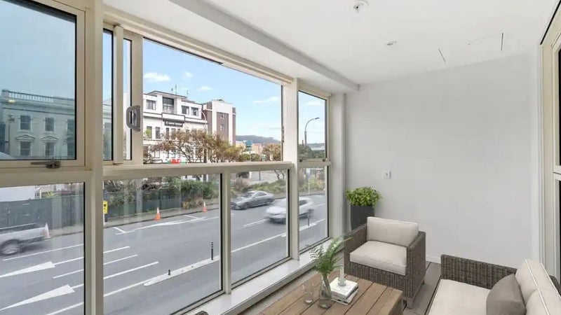 2B/5 Kent Terrace, Mount Victoria, Wellington - Carousel 1