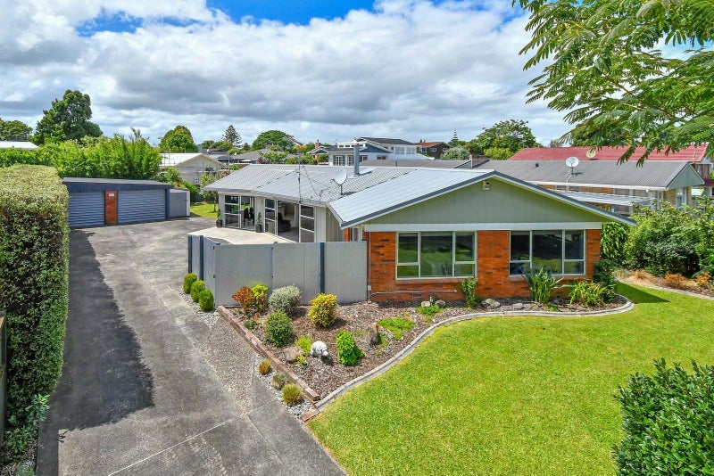 30 Callis Avenue, Opaheke, Papakura - Carousel 1