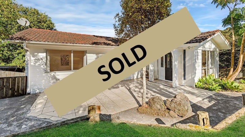 20 Finn Place, Totara Vale, Auckland - Carousel 1