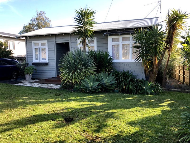 2 Gazelle Avenue, Beach Haven, Auckland - Carousel 1