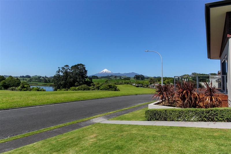 2 Kororako Grove, Whalers Gate, New Plymouth - Carousel 2