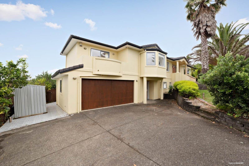 4 Cricklade Terrace, Windsor Park, Auckland - Carousel 1